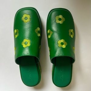 Lisa Says Gah Dakota Clogs